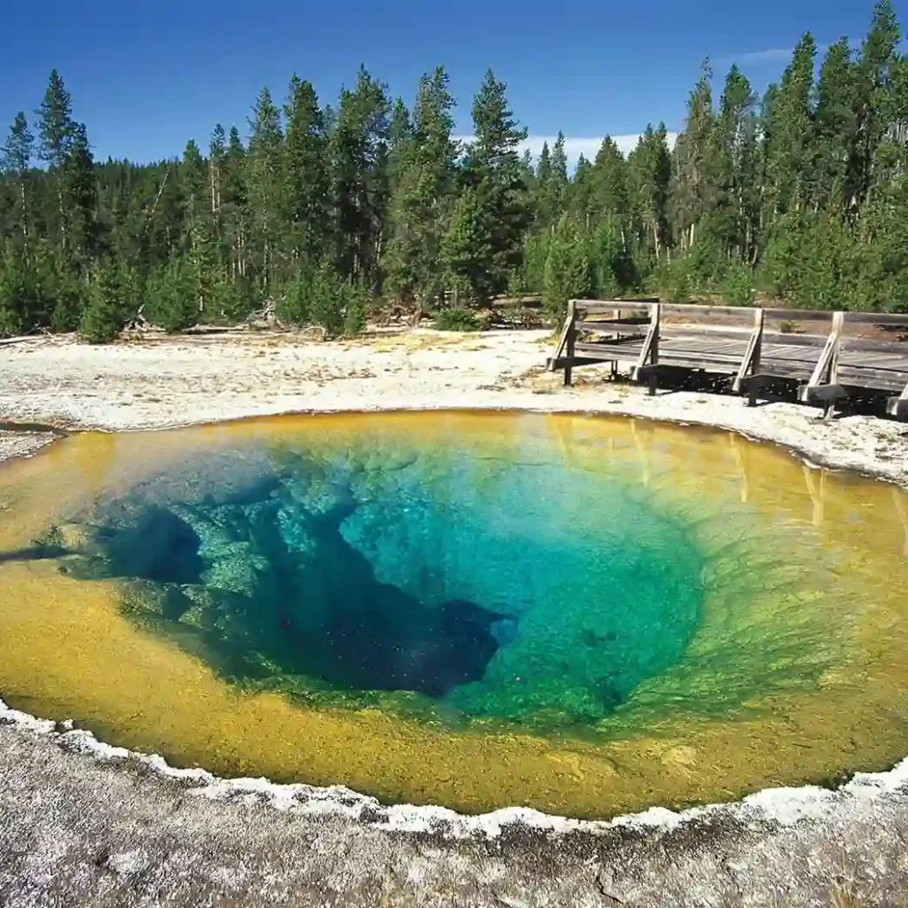 Worst Time to Visit Yellowstone: Essential Tips for Planning 1 Yellowstone National Park