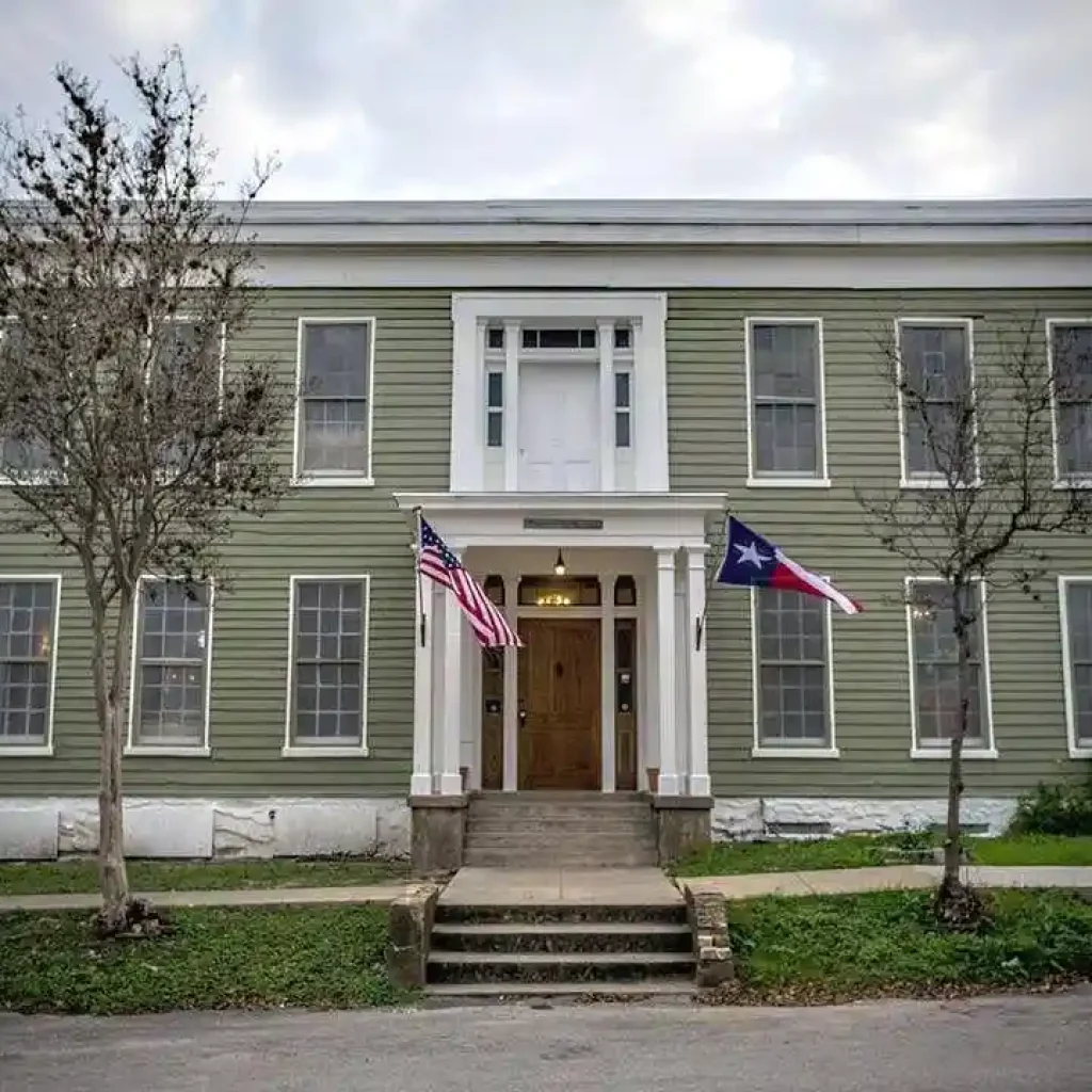 19 Haunted Places in Texas You Should Add To Your Bucket List 3 Magnolia Hotel