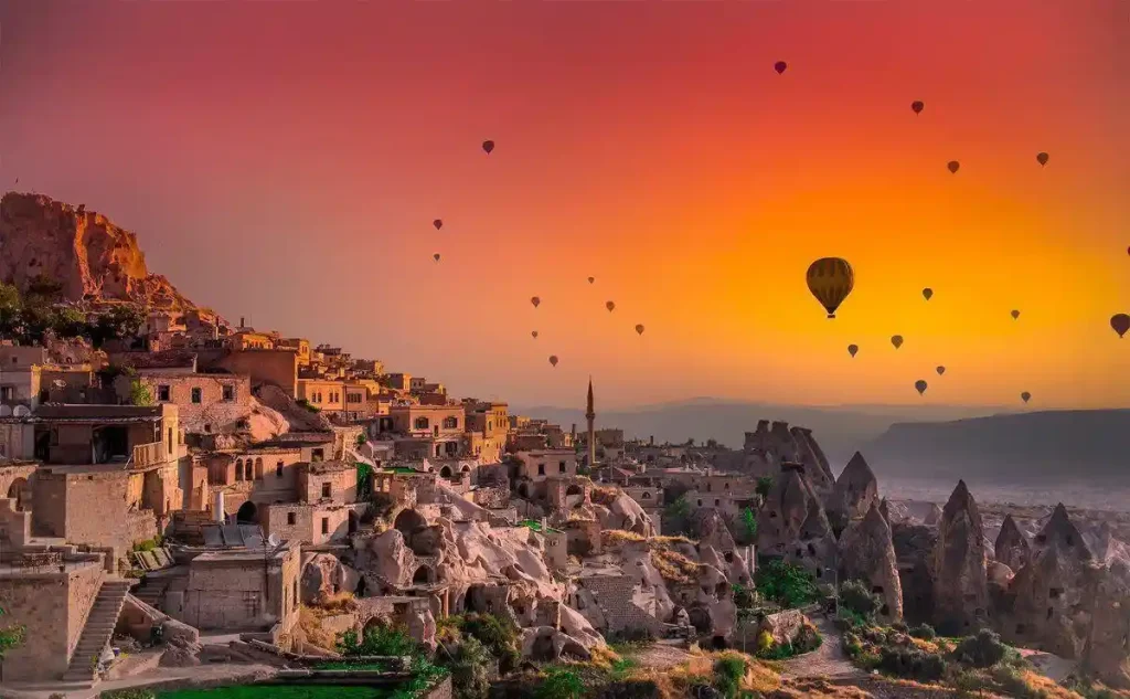 20 Mind-Blowing Places on Earth That Don't Feel Real 12 Cappadocia, Turkey Amazing place for hot air balloon
