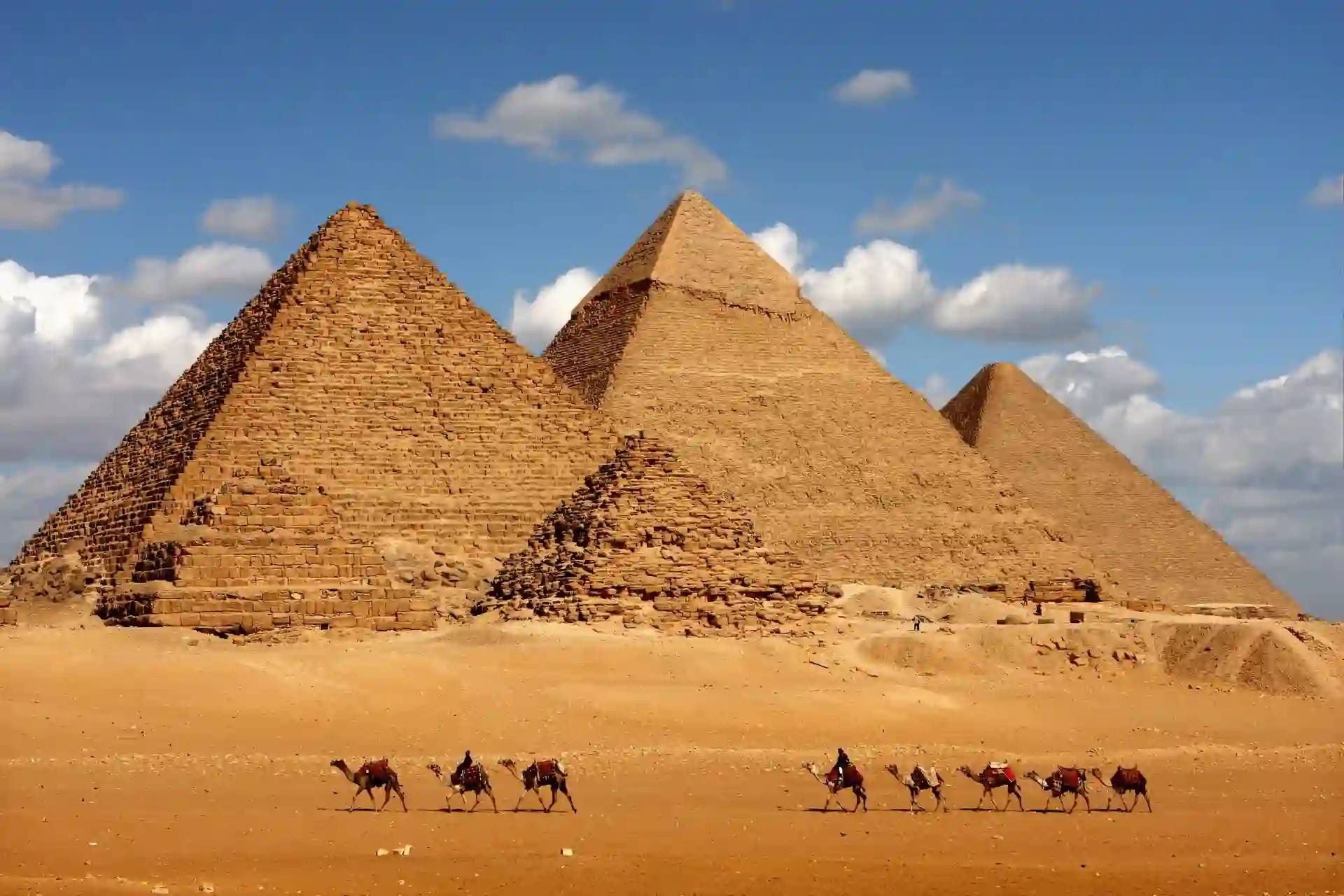 20 Mind-Blowing Places on Earth That Don't Feel Real 1 Egyptian Pyramids