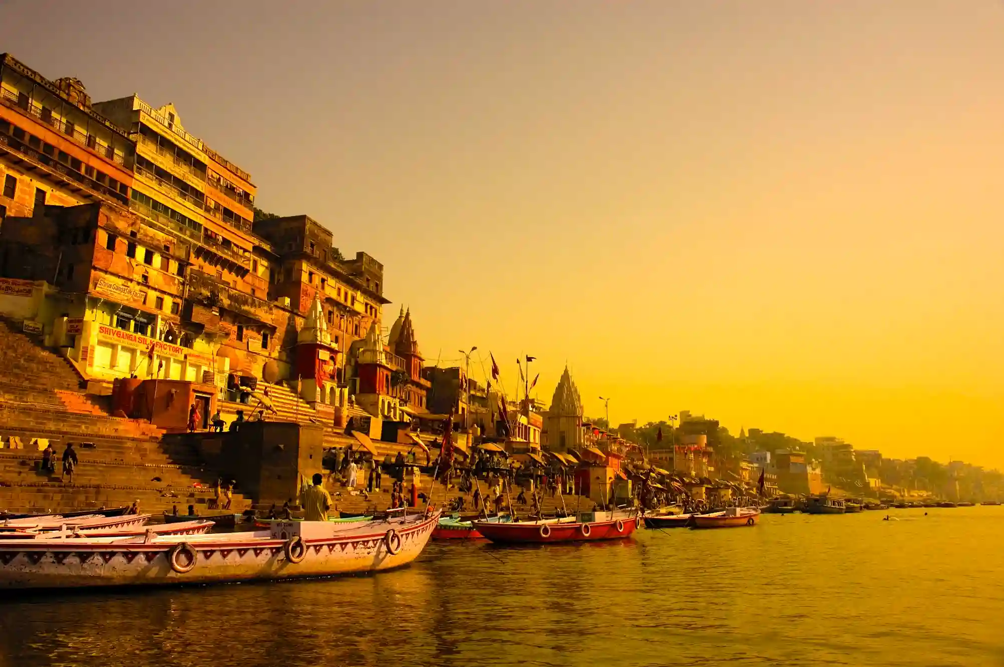 20 Mind-Blowing Places on Earth That Don't Feel Real 3 Varanasi