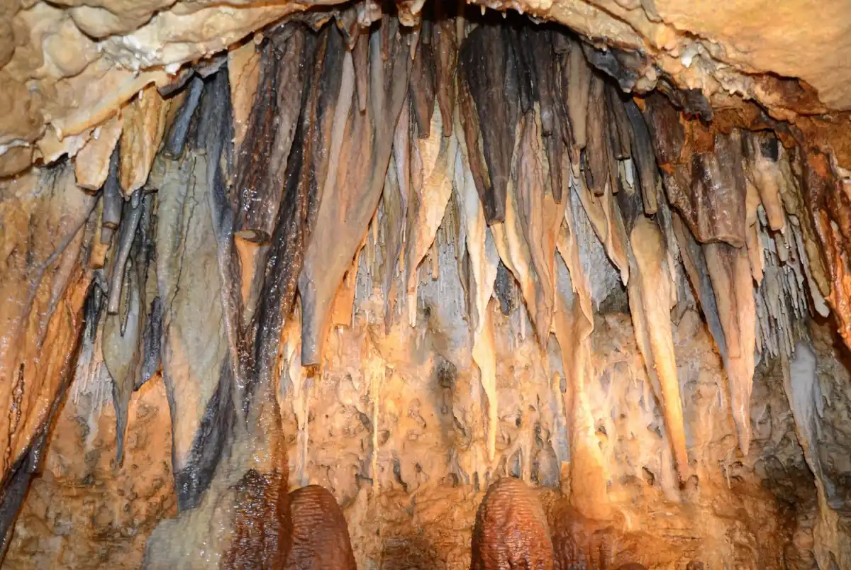 10 Captivating Places to Visit in Wisconsin That Will Leave You in Awe 8 Cave of the Mounds
