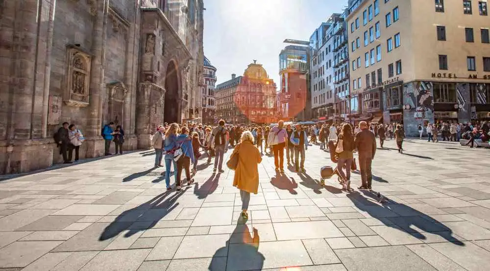 15 Essential Travel Hacks in 2024 When You Have No Money 12 Free City Walking Tours