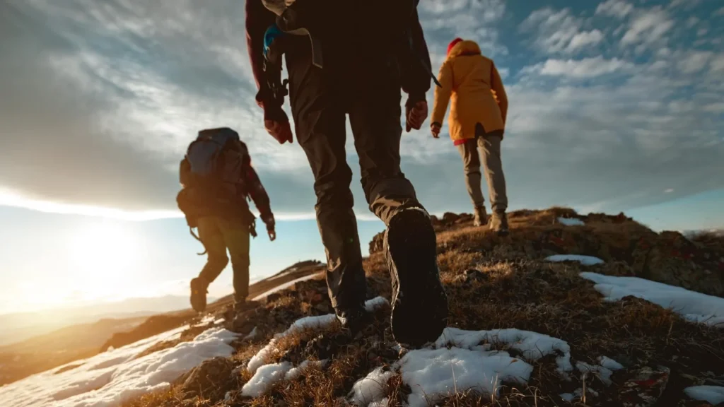 15 Essential Travel Hacks in 2024 When You Have No Money 3 Trip During Off-Peak Seasons