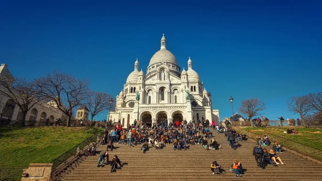 12 Fun Things to Do in Paris for Young Adults Like A Local 8 Montmartre