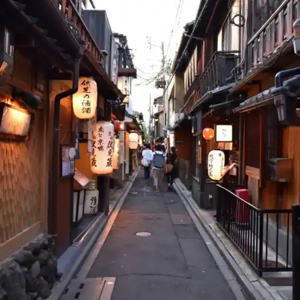 Japan Itinerary 10 Days for Beginners - An In-Depth Guide 15 Historic Gion District