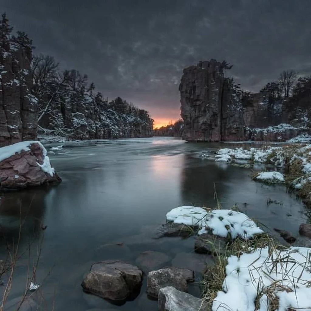 15+ Best Places to Take Pictures in South Dakota 4 Palisades State Park