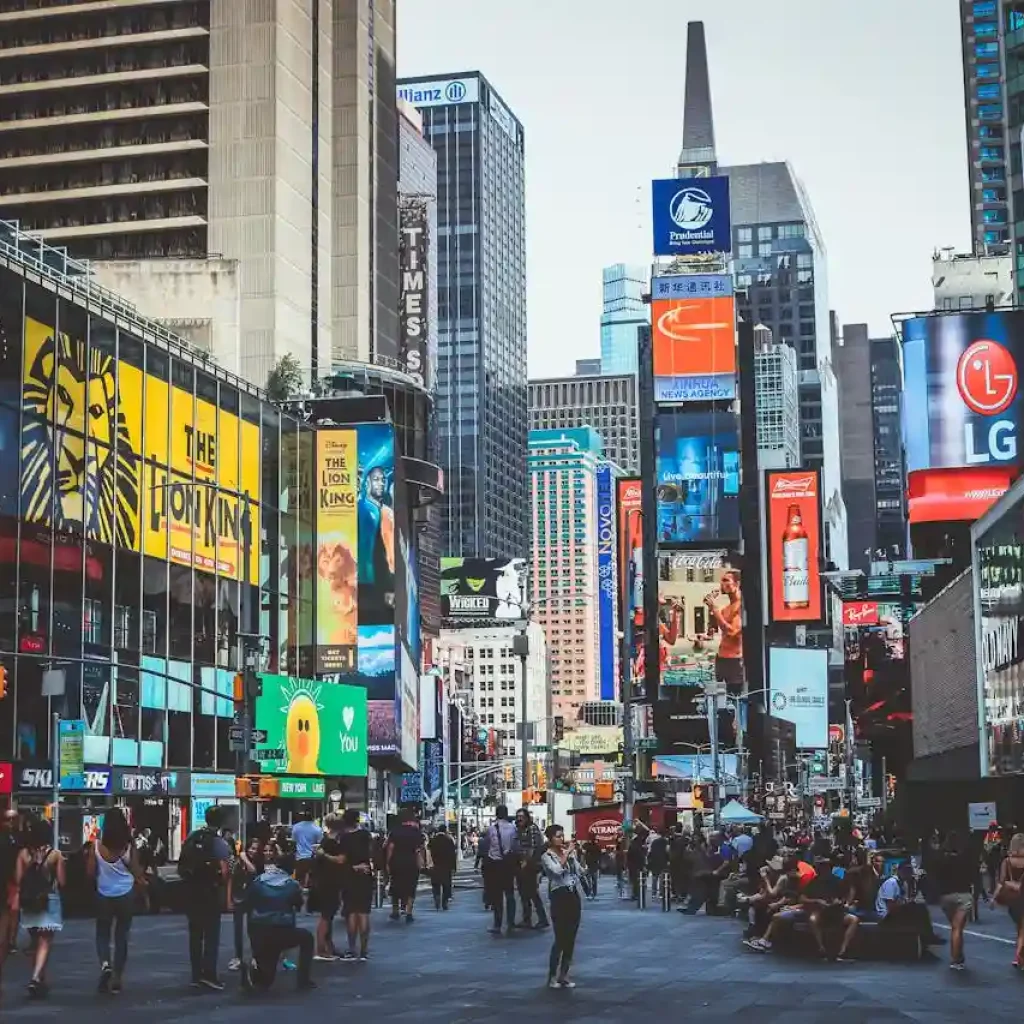 How Creative Translation Opens New Doors of Global Tourism? 3 Global Tourists With Destination Advertisement