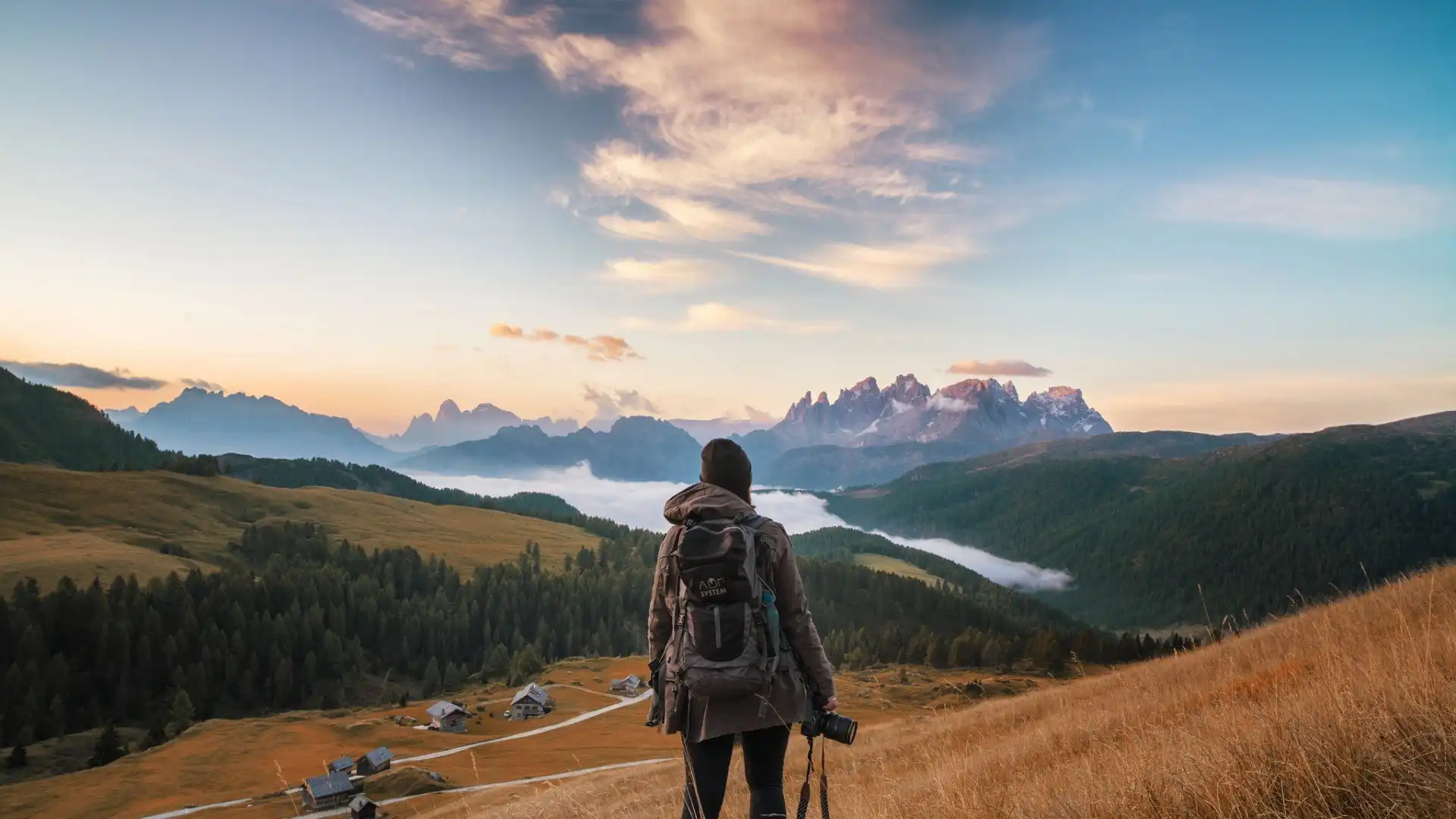 How Much Should I Sell Travel Pictures for? Complete Pricing Guide 2 How to Capture Travel Memories