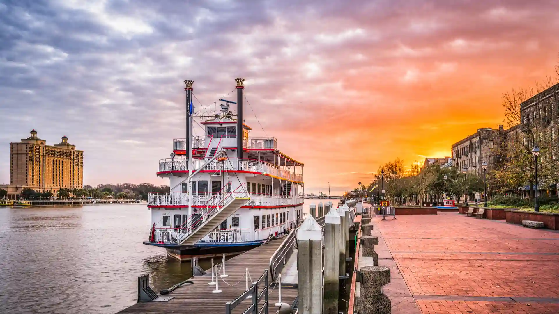 What are Places with Amazing Sunsets in Georgia? 4 Savannah Riverfront