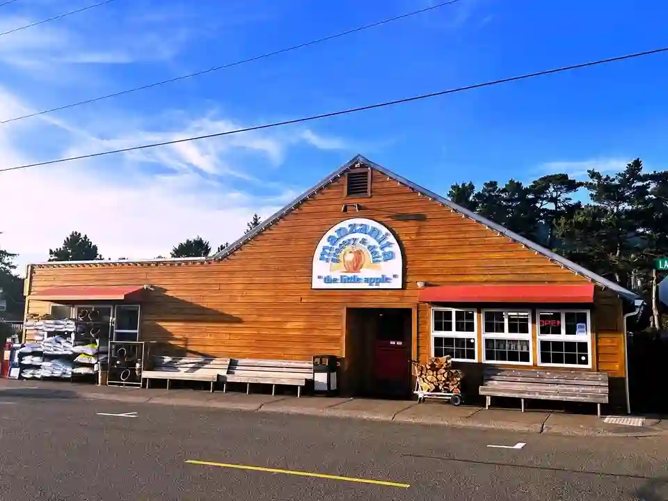 12 Wonderful Things to Do in Manzanita That You'll Love 11 Manzanita Grocery and Deli