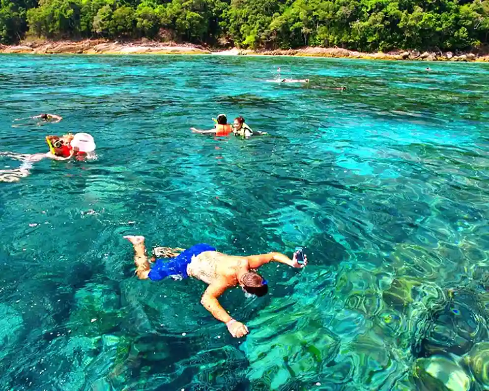 Snorkel at Coki Point Beach