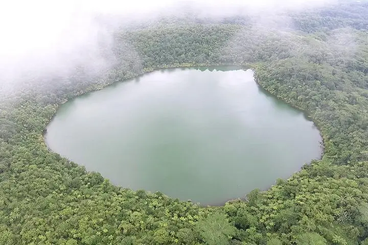 12 Unbelievable Hidden Gems in Oceania Islands You Won't Believe Exist! 3 Lake Lanotoo
