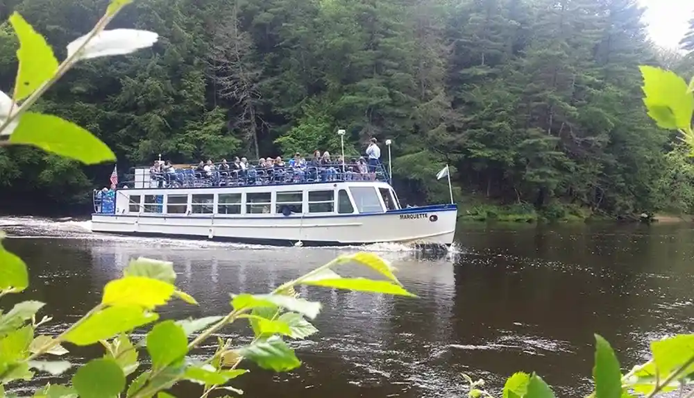Lower Dells Boat Tour