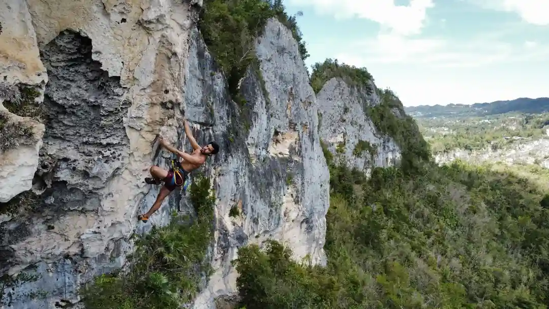 Rock Climbing Rappelling in Rio Sonador