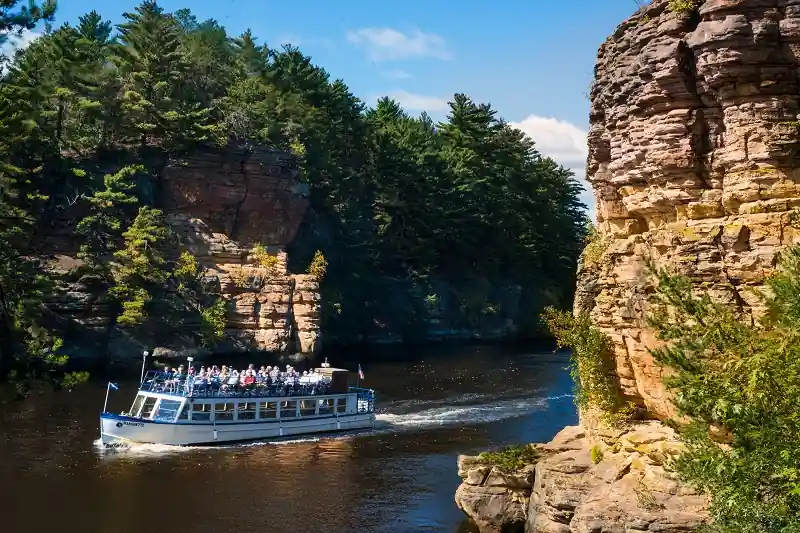 What to Expect on the Upper Dells Boat Tour