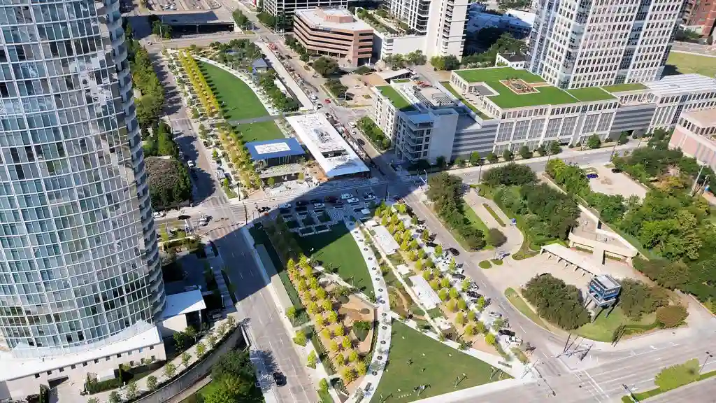 Klyde Warren Park – Urban Green Escape Above a Freeway
