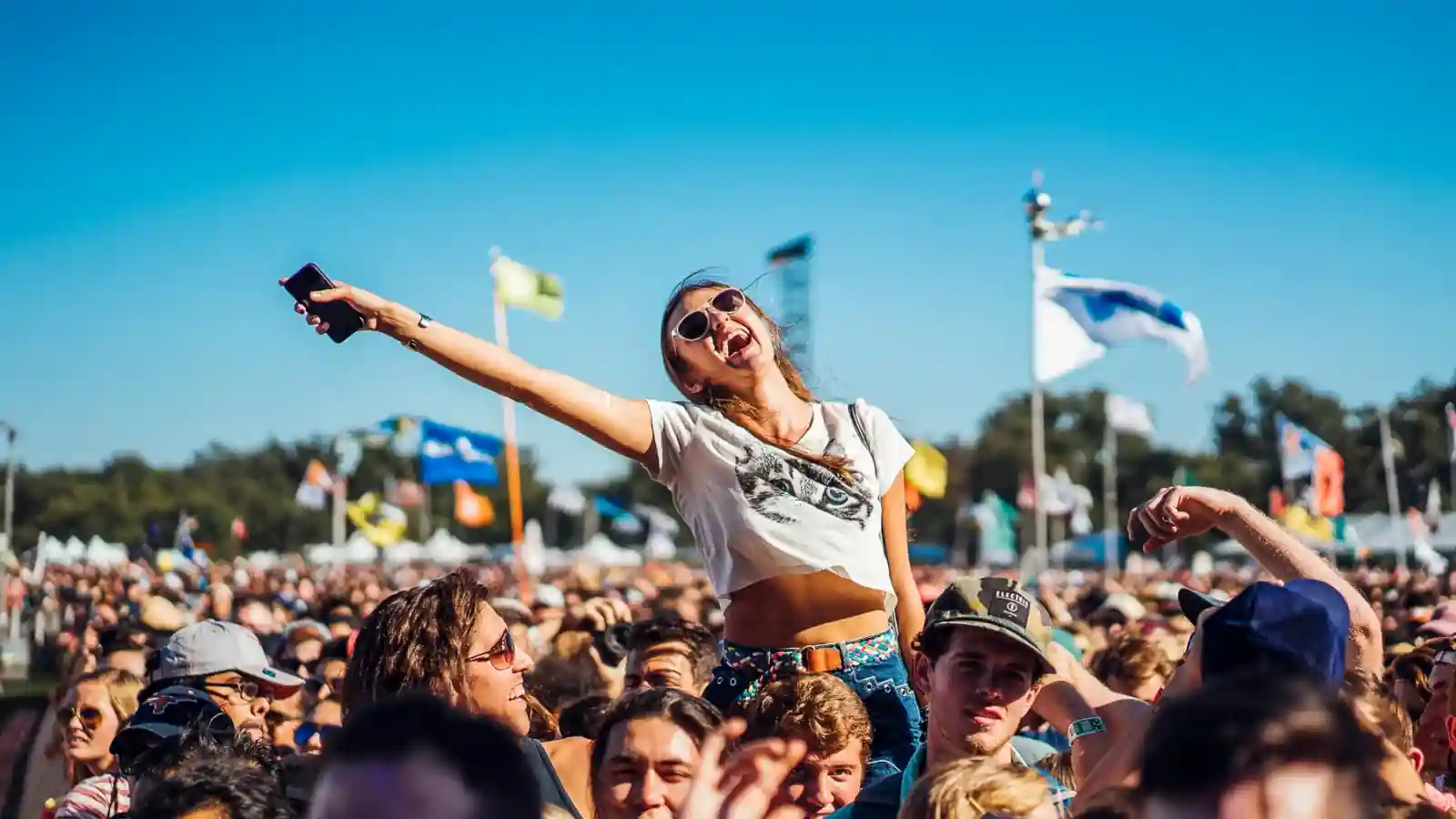 How to Find Solo Travellers at Music Festivals Easily? 2 How to Recognize Other Solo Travellers