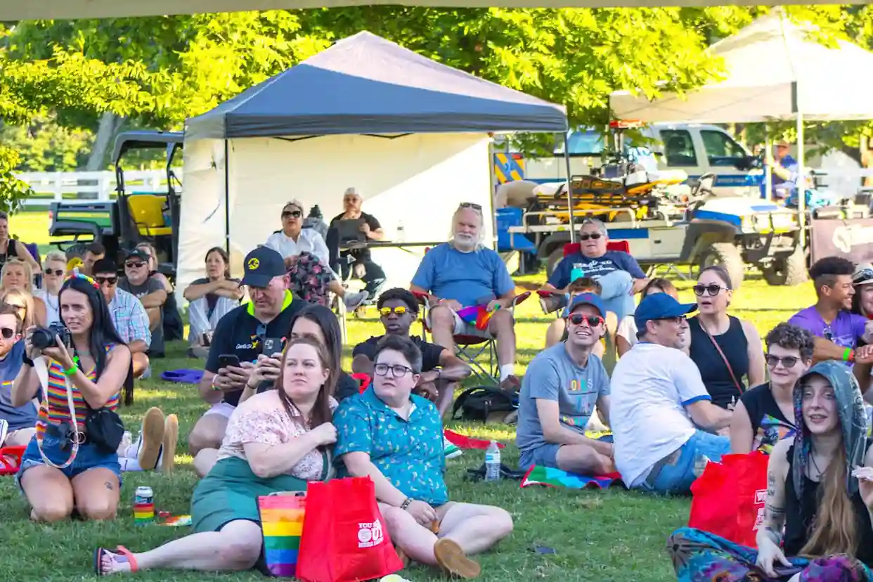 How to Find Solo Travellers at Music Festivals Easily? 6 Meetup Zones Buddy Boards