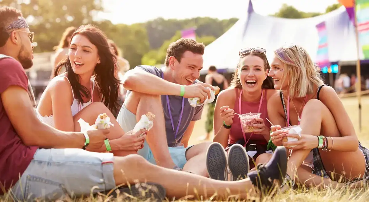 How to Find Solo Travellers at Music Festivals Easily? 9 Starting conversations at festivals