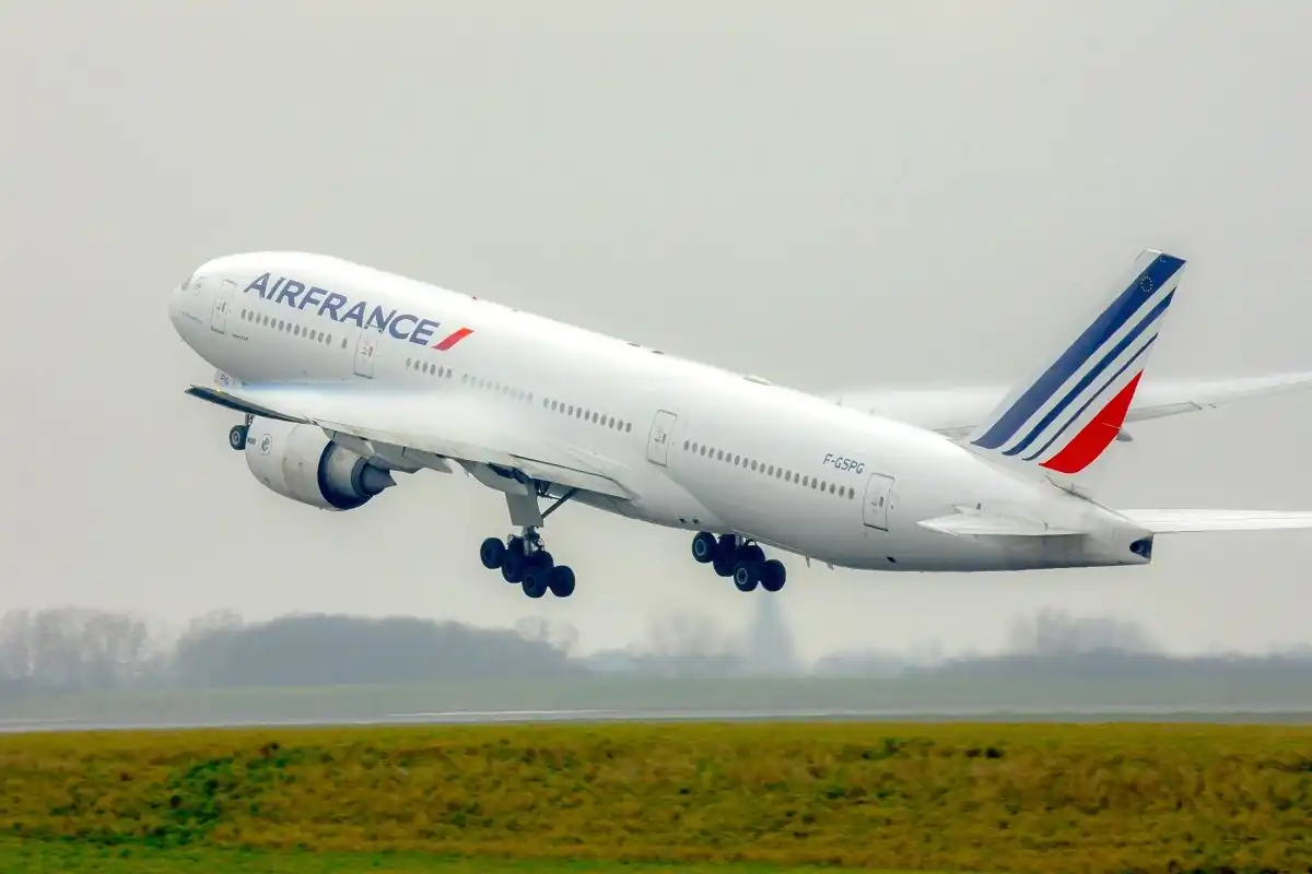 15 Best Airlines for Long Flights in 2025: Comfort, Cuisine, and Sky-High Service 9 Air France