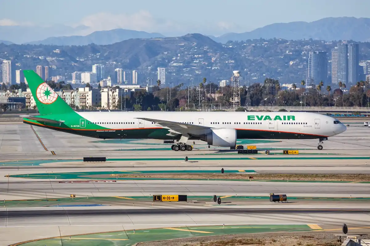 15 Best Airlines for Long Flights in 2025: Comfort, Cuisine, and Sky-High Service 8 EVA Air