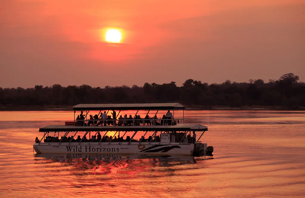 How to Visit Victoria Falls the Smoke That Thunders in 5 Days (No-Stress Guide) 5 Arrival and Sunset on the Zambezi
