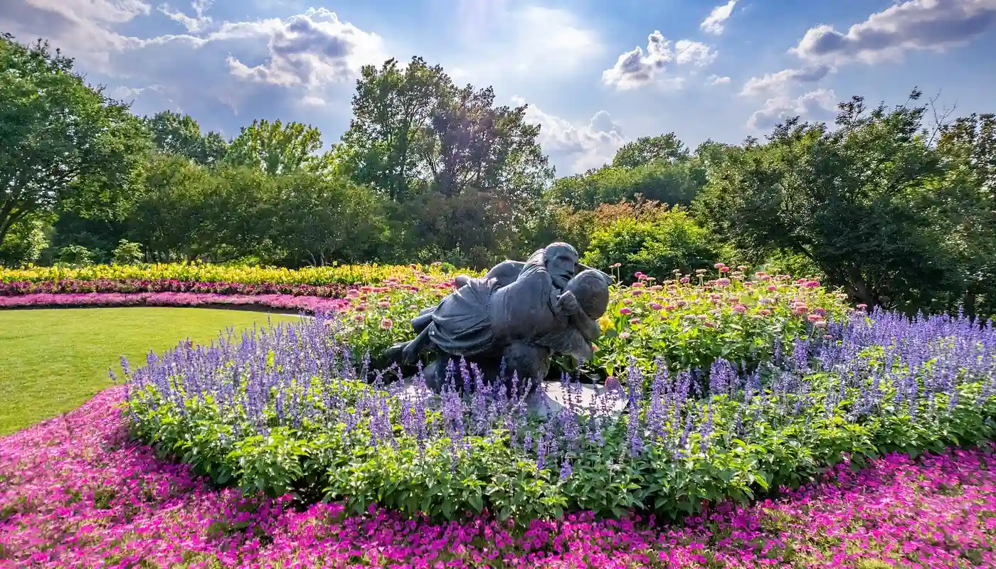 Fun Things to Do in Texas for Young Adults - A 2026 Guide 3 Dallas Arboretum and Botanical Garden