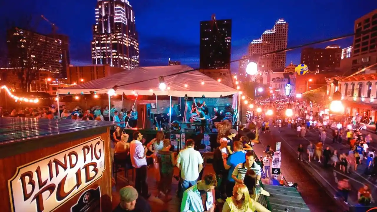 Fun Things to Do in Texas for Young Adults - A 2026 Guide 4 Live Music and Nightlife The Core of Austins Identity